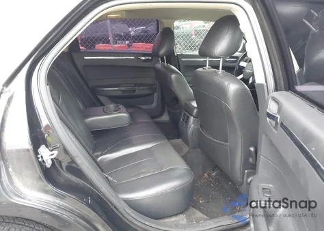 2010 Chrysler 300 Touring/Signature Series/Executive Series z USA, uszkodzony, nr VIN 2C3CA5CV7AH168007